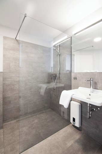 Bathroom 5, Bades Huk Marina Hotel, Nordwestmecklenburg