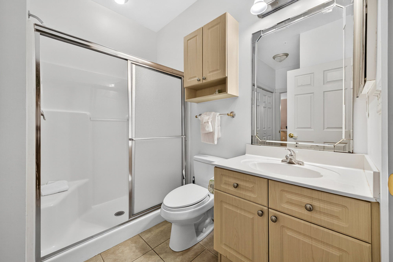 Interior 2, Magnolia Pointe Luster Leaf 4847-102, Horry