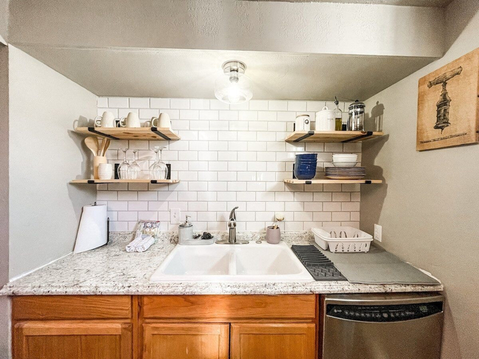 Interior 2, 214 N 20th, El Paso