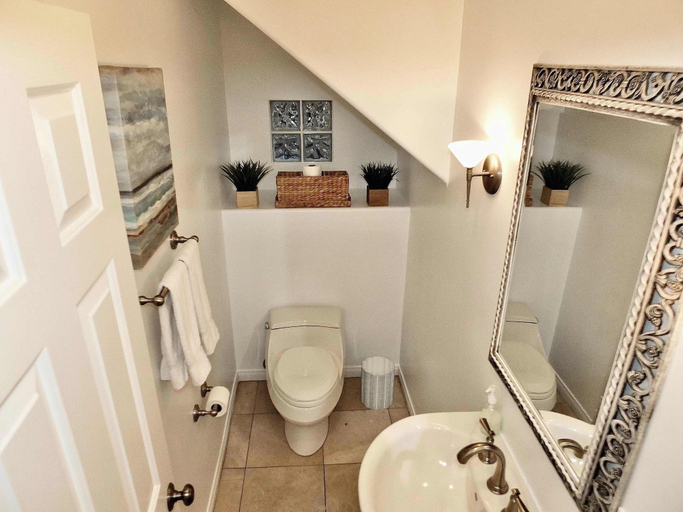 Bathroom 3, Beauty by the Beach Socal Fun!, Los Angeles