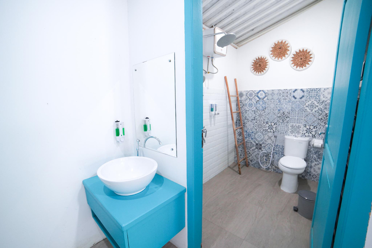 Bathroom 3, Ubu Villa Blekik - Nature vibes with riverside, Sleman