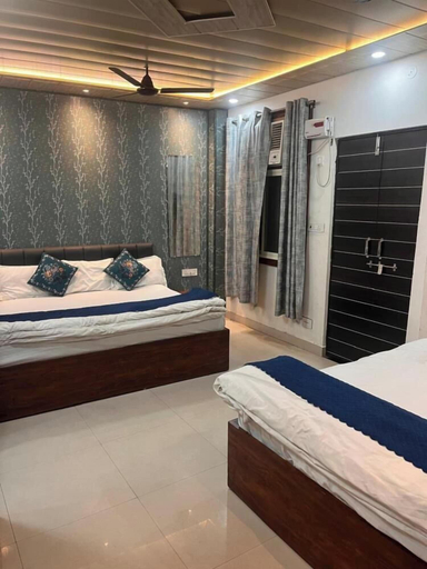 Room 4, Ganga View Shree Ishan Dev Inn, Varanasi