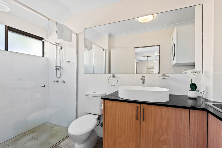 Bathroom 3, Aussie Resort, Gold Coast