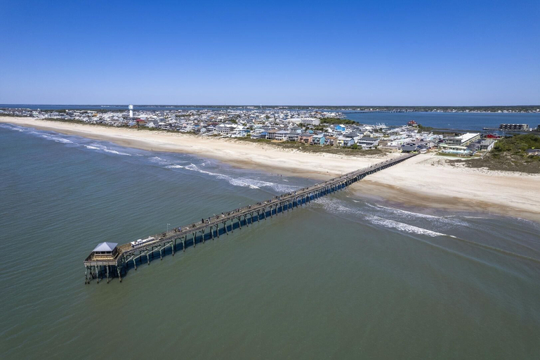 Beach 4, Seas The Day 3 Bedroom Home by RedAwning, Carteret