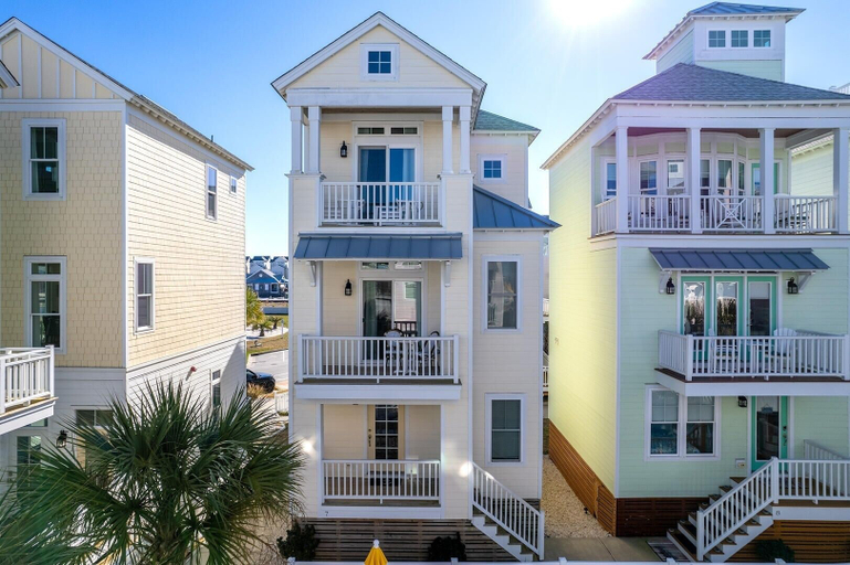 Exterior 3, Seas The Day 3 Bedroom Home by RedAwning, Carteret