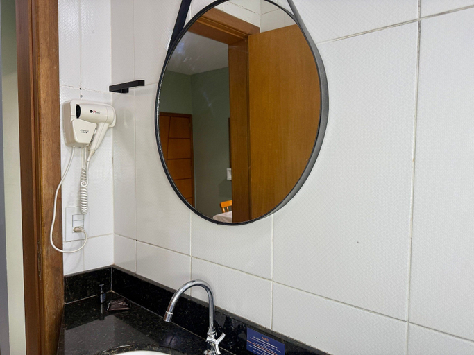 Bathroom 3, Leão Marinho, Bombinhas