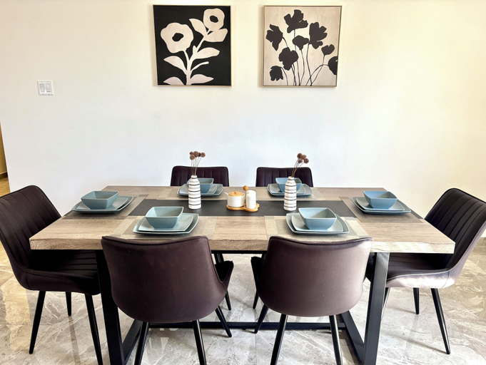 In-room dining, Downtown 1 or 2 Bedroom Stay - Walk to Ferry