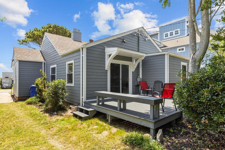 Terrace/patio 5, The Gray Whale Cottage 2 Bedroom Home by RedAwning, Carteret