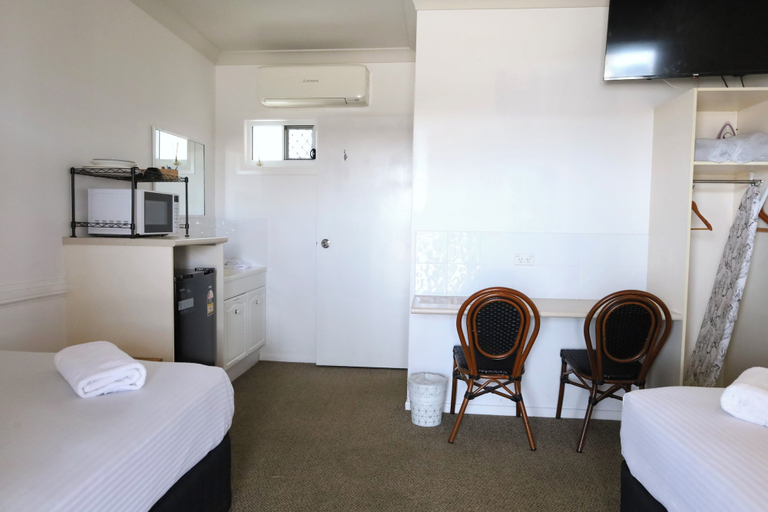 Bedroom 3, Park Avenue Hotel Motel, Rockhampton