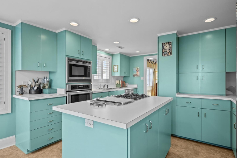 Private kitchen 3, Taylor Cottage 5 Bedroom Home, Carteret