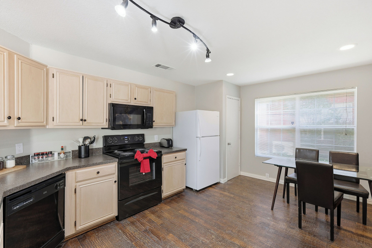 Private kitchen 2, Luxe 3B Cozy and 5-Star Stay in Frisco, Collin