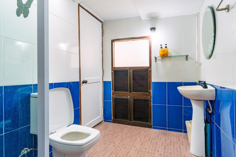Bathroom 4, De Bua Valley, Nakhon Ratchasima, Wang Num Khiaw