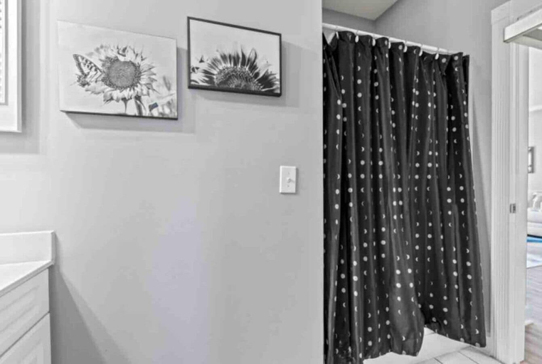 Interior 5, Captains Quarters Bright 2BR Pet-friendly Beach Condo w/ Coastal Decor & Relaxed Vibes, Horry