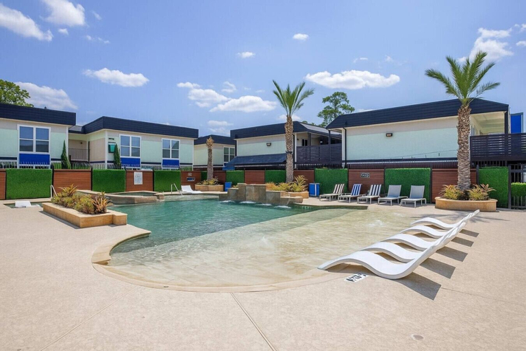 Interior 4, Kingbed, Resort Style Pool, Gym, Neartheheights, Houston