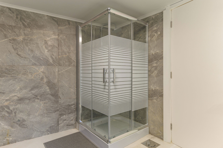 Bathroom 2, Maison des Muses Full Guesthouse in Gemmayzeh, Beirut