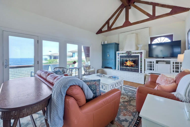 Primary image, 5051 Shore Drive, San Diego