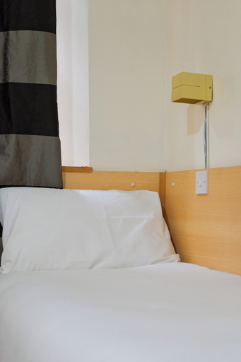 Bedroom 2, St. George hotel, London