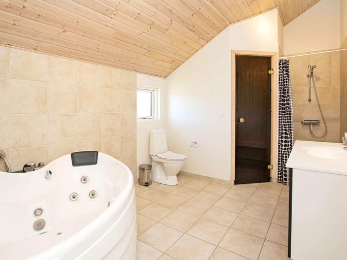 Bathroom 3, 5 Star Holiday Home in Idestrup, Guldborgsund