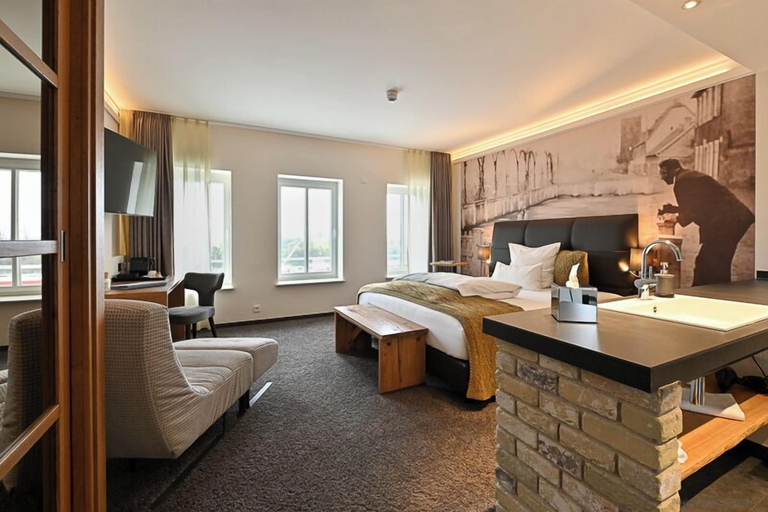 Bedroom 3, Höll am Main, Groß-Gerau