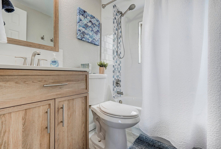 Interior 4, 1014a Swope, El Paso