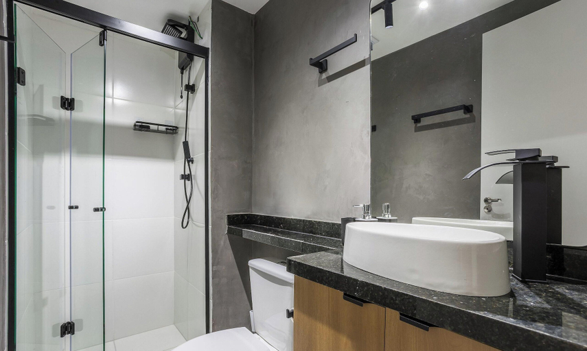 Bathroom, Studio w/ Balcony 850 m From the Subway Msz0504, São Paulo