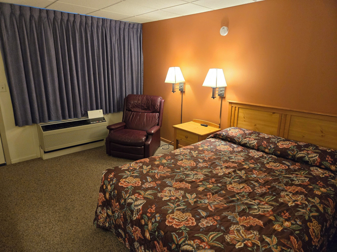 Bedroom 3, Travelers Lodge Motel Marshall, Lyon
