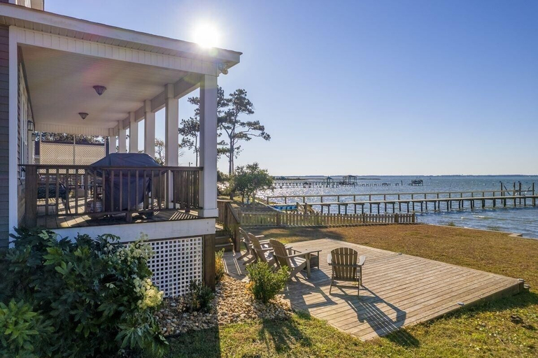 Terrace/patio 2, Sunset Bay Retreat 4 Bedroom Home by RedAwning, Carteret