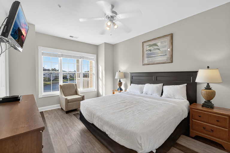 Interior 2, Magnolia Pointe Luster Leaf 4825-301, Horry