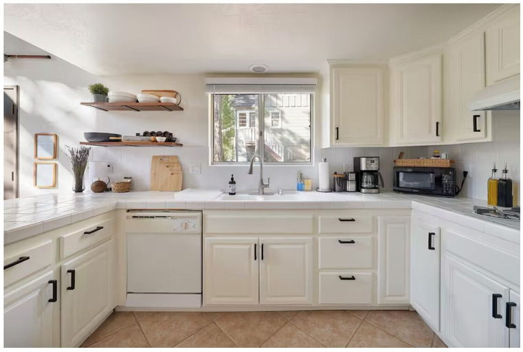 Private kitchen 3, Skyline Chalet, San Bernardino