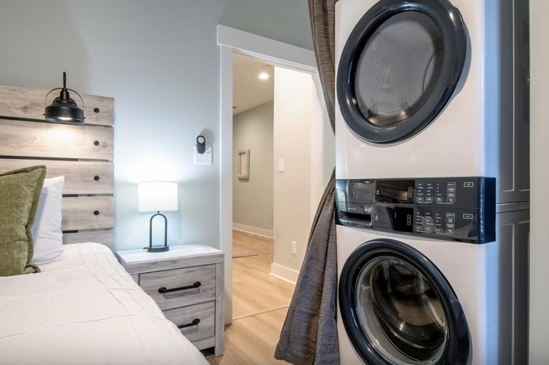 Room 5, Marley's Retreat 3 Bedroom Townhouse, Carteret