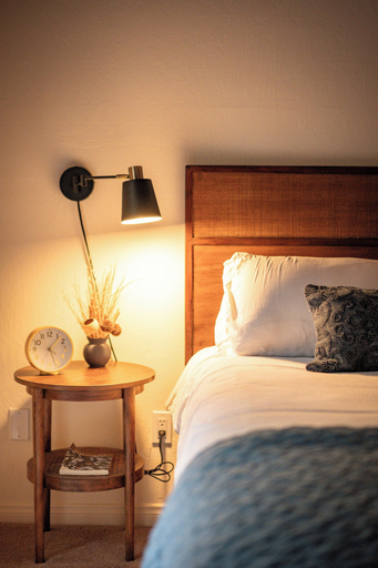 Room 1, Skyline Chalet, San Bernardino
