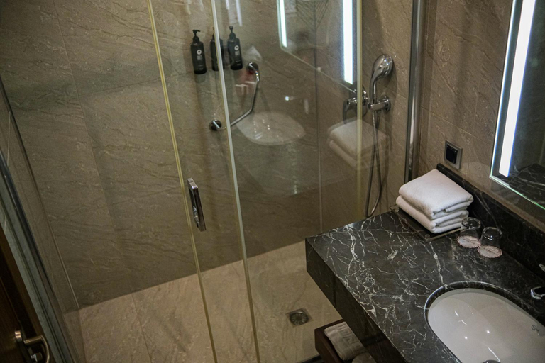Bathroom 5, Ramada by Wyndham Yalova, Merkez