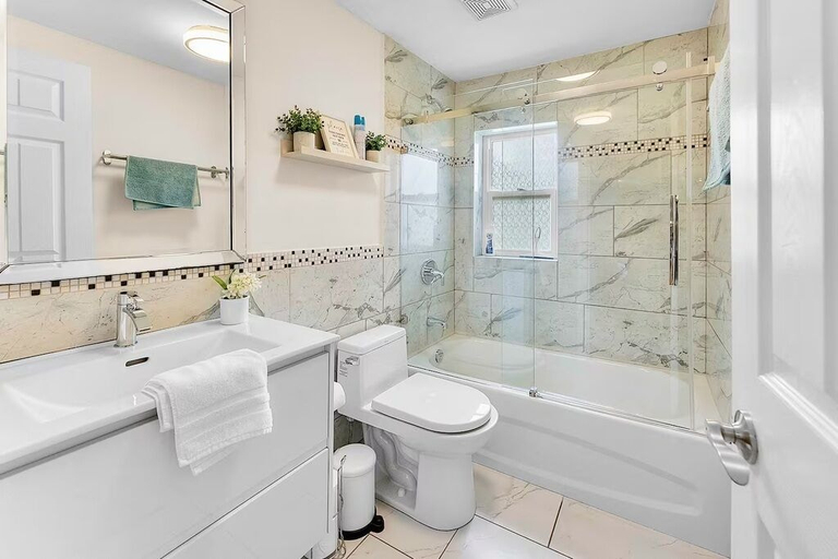 Bathroom, Cozy Family Retreat Minutes From Falls, Niagara