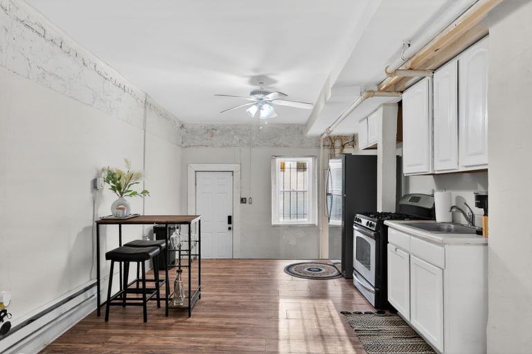 Private kitchen 4, Cozy Baltimore Studio Apts, Baltimore