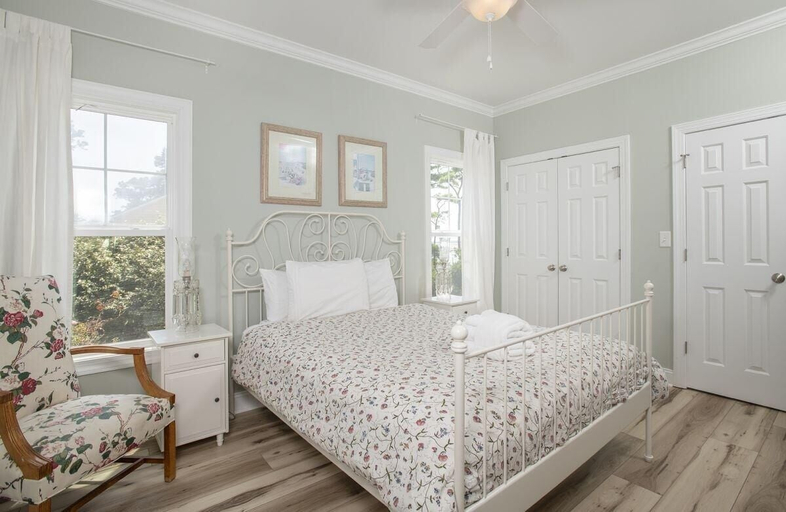 Room 3, Sunset Bay Retreat 4 Bedroom Home by RedAwning, Carteret