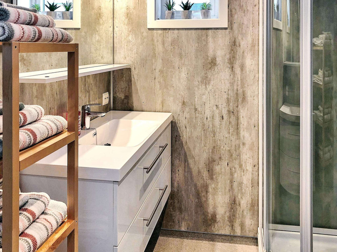Bathroom 4, 5 Star Holiday Home in Brattvag, Haram