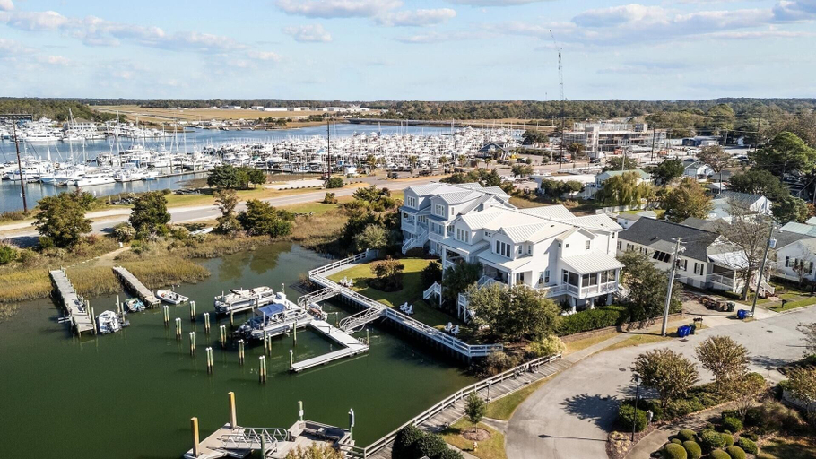 Marina 3, Bridgeview On Broad 1 Bedroom Home by RedAwning, Carteret