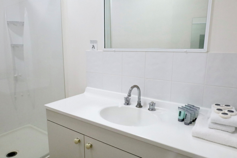 Bathroom 5, Park Avenue Hotel Motel, Rockhampton