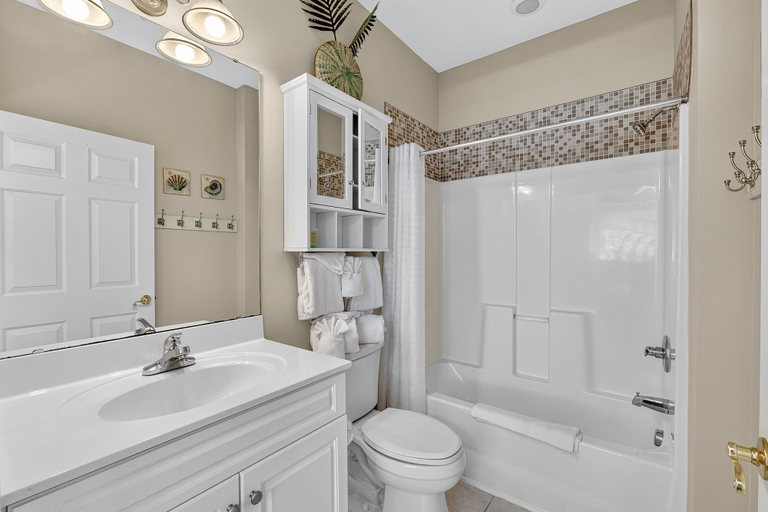 Interior 4, Magnolia Bovardia 4803-201, Horry