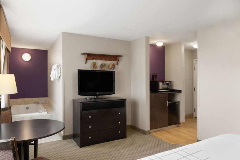 Bedroom 3, La Quinta Inn & Suites by Wyndham Spokane Valley, Spokane
