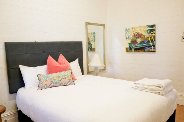 Room 4, Spacious 4-bed Home in Central Tenterfield, Tenterfield