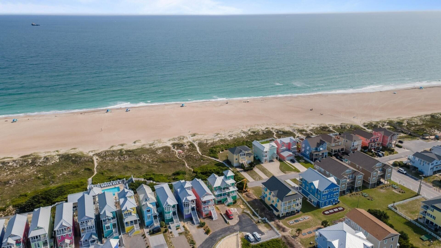 Beach 3, Dolphin Dreams 5 Bedroom Home by RedAwning, Carteret
