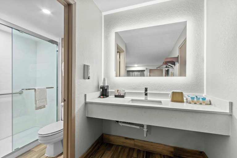 Bathroom 4, Executive Inn Panama City, Bay