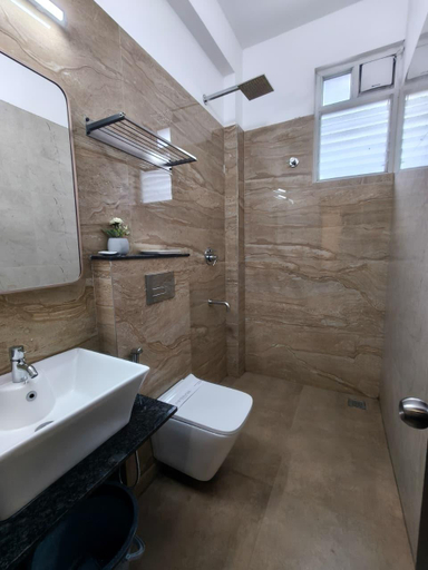 Bathroom 2, EMBASSY PARK Near US consulate, Chennai
