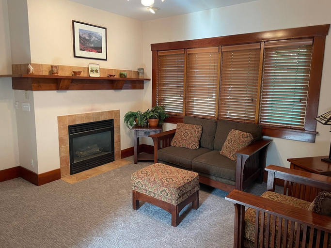 Living area, Old Rock Church Bed and Breakfast, Cache