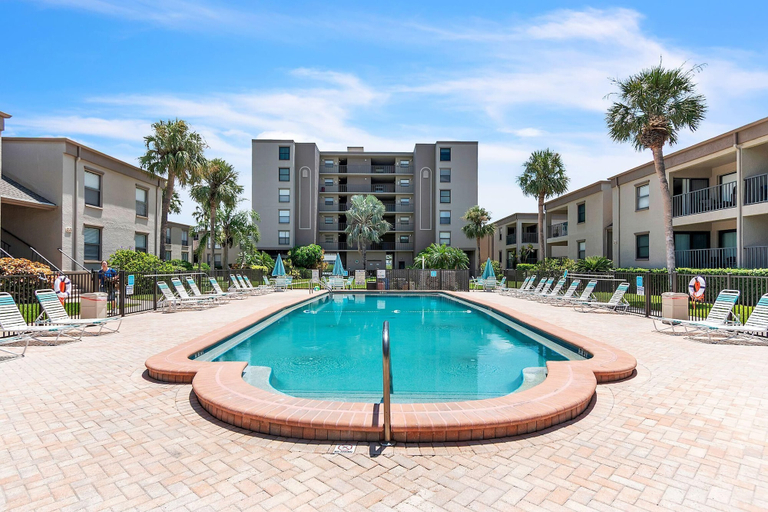 Sport & Beauty 3, Sea Club #12 - The Dancing Dolphin, Pinellas