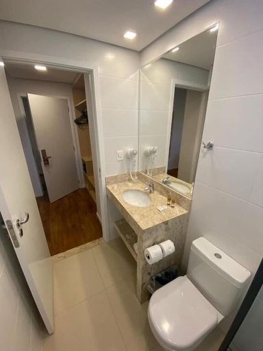 Bathroom 3, Legacy Hotel, Guararapes