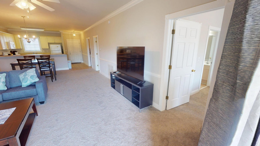 Interior 4, Magnolia Pointe Luster Leaf 4879-303, Horry