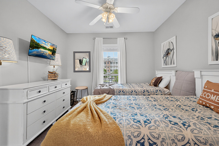 Interior 4, Magnolia Pointe Luster Leaf 4890-203, Horry