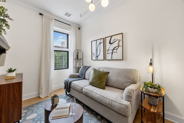 Interior 4, 3 Bedroom Brownstone Near Subway & Columbia Uni, New York